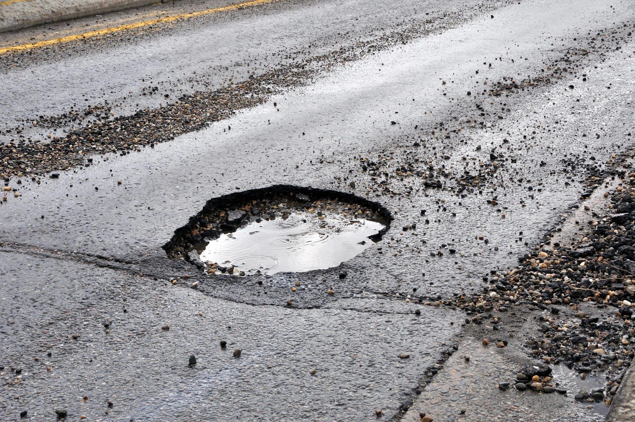 South Carolina Los baches causan accidentes con lesiones | ¿Quién es responsable de la reparación de baches en la carretera en Charleston?