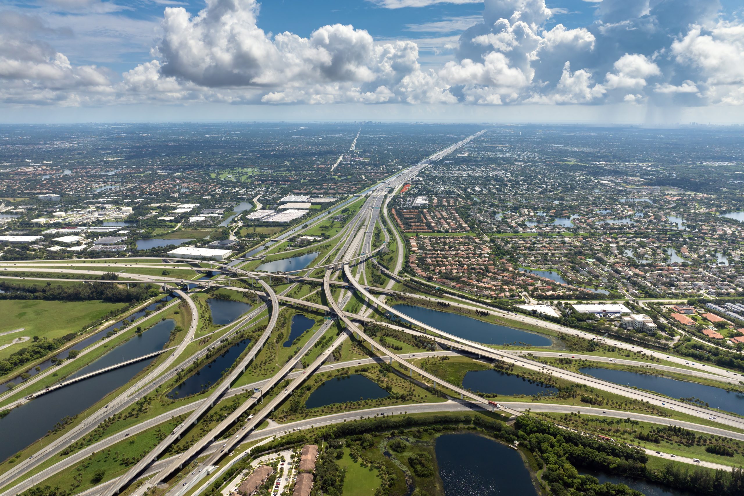 La I-95, nombrada la carretera más peligrosa de South Carolina 29 Una investigación reciente de Car Insurance Comparison identificó la I-95 como la autopista más peligrosa de South Carolina, basándose en su media de 30 víctimas mortales de tráfico al año.
