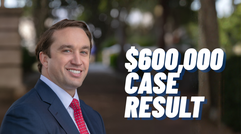 El abogado Wilson Jackson, de Steinberg Law Firm, ha conseguido recientemente un acuerdo por valor de $600.000 para una clienta que sufrió lesiones graves cuando una grúa de plataforma de la marca Freightliner la embistió por detrás en la US 17A.