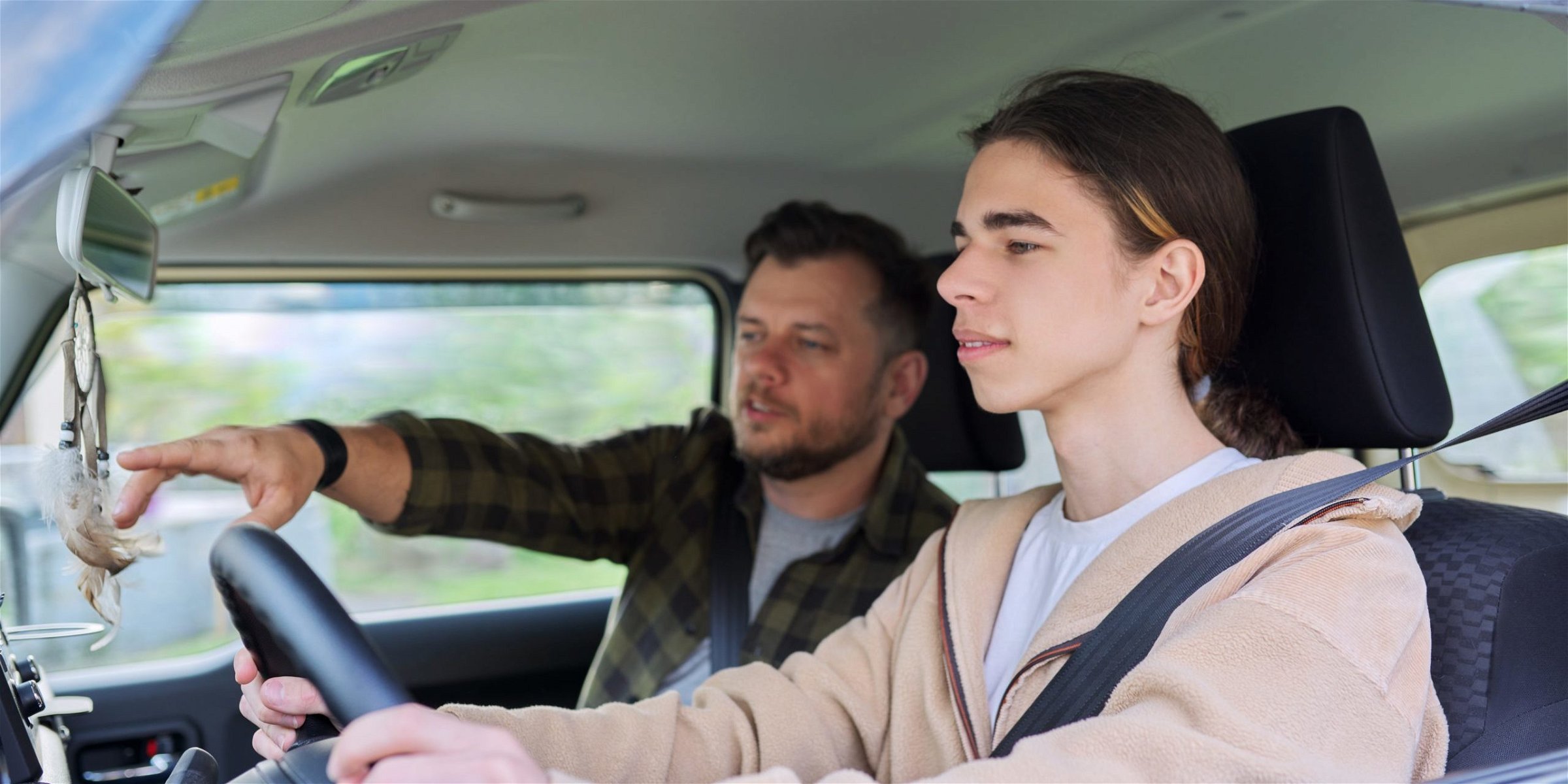 Cuando tienes un conductor adolescente, es probable que te preocupe mucho la seguridad de tu hijo en la carretera.