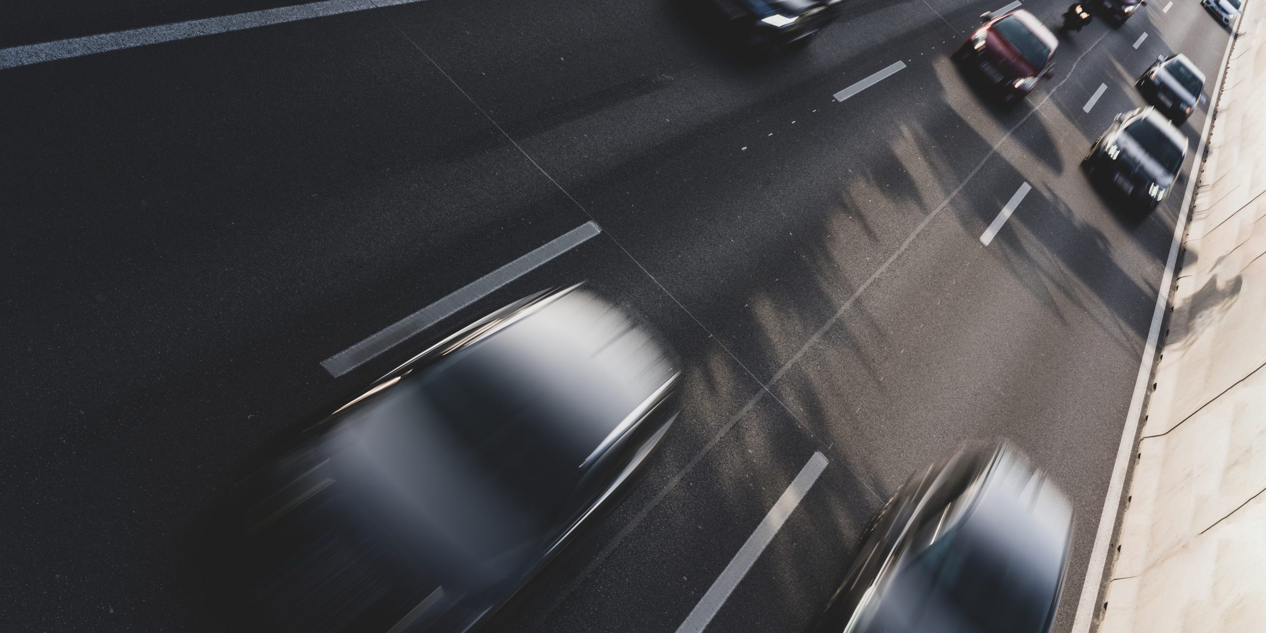 Conducir zigzagueando entre el tráfico pone en peligro a todos los usuarios de la vía pública. Este comportamiento puede provocar lesiones graves.